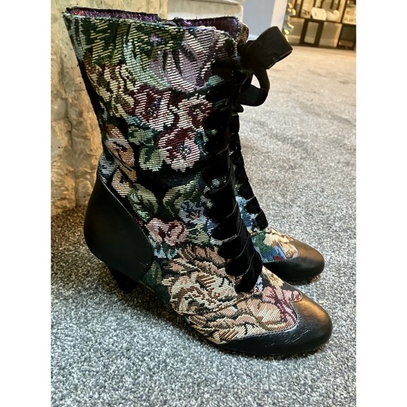 POETIC LICENSE ANTHROPOLOGIE Lady Victoria Lace Up Tapestry Boots Size 8.5 M - Picture 1 of 8